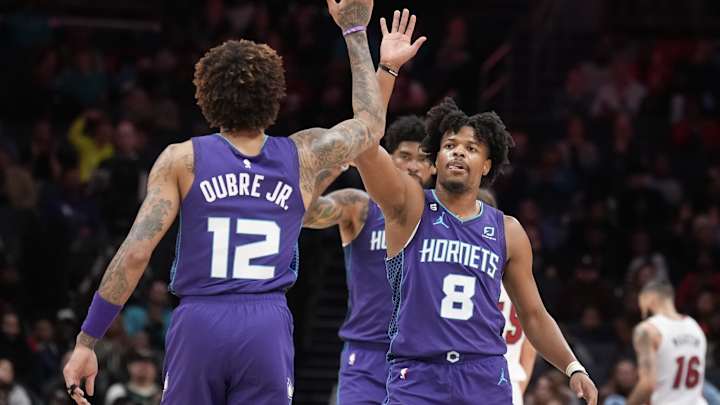 Hornets Douse Heat, Win Fourth Straight
