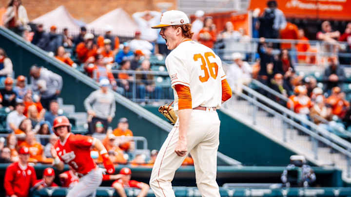 Longhorns Drop Series Finale 4-2, Unable to Sweep Indiana: Live Game Log