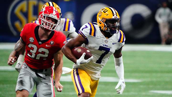 Bills 3-Round Mock Draft: Buffalo Selects Pair of SEC Stars Bills 3-Round Mock Draft: Buffalo Selects Pair of SEC Stars