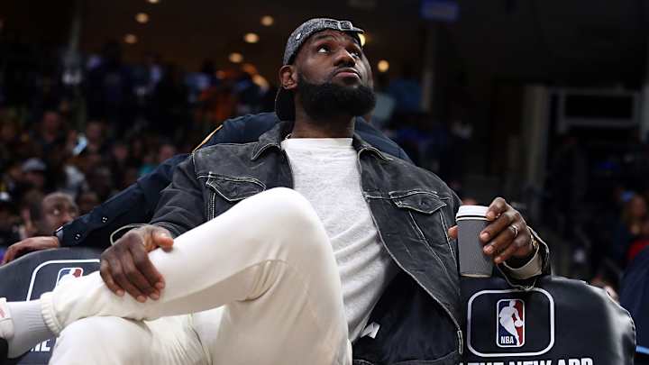 LeBron James Has Right Foot Tendon Injury, Lakers Say