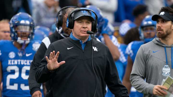 Everything Mark Stoops Said After Kentucky's First 2023 Spring Practice