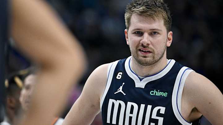Mavs' Luka Doncic Dealing With Leg Injury: 'I Just Try to Keep Going'