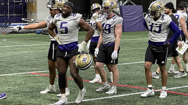 All is Right in the Husky World As Ulofoshio Runs with No. 1 Defense All is Right in the Husky World As Ulofoshio Runs with No. 1 Defense