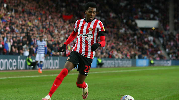 Young Sunderland first-teamers 'standing out,' says coach