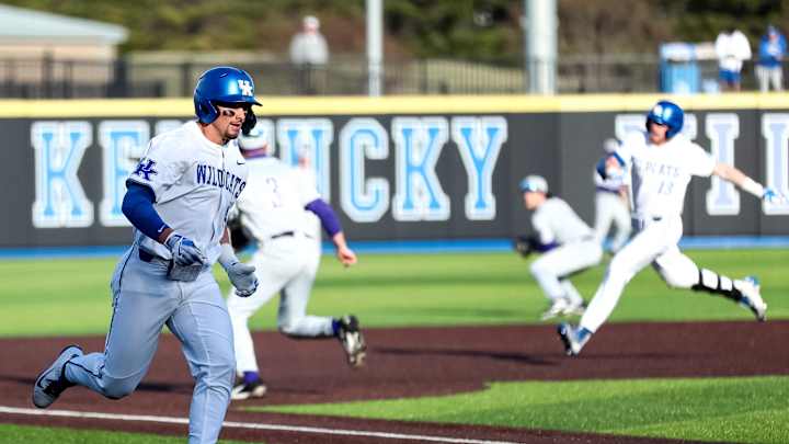 Hunter Gilliam, Émilien Pitre Power Kentucky to 6-2 Victory Over Murray State Hunter Gilliam, Émilien Pitre Power Kentucky to 6-2 Victory Over Murray State