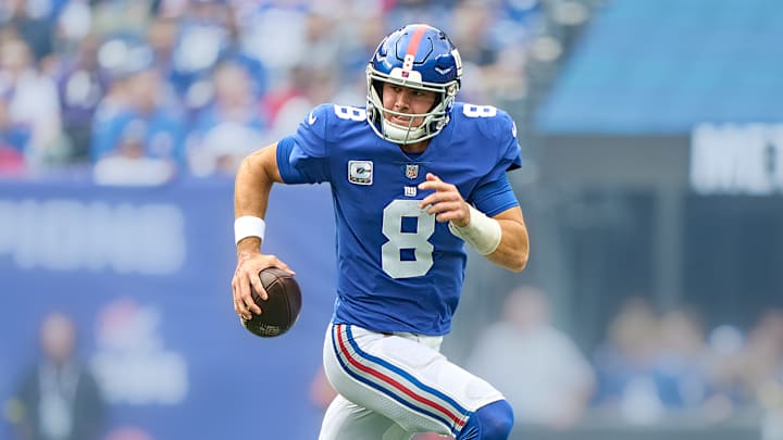 Giants’ Daniel Jones Exits Game After Neck Injury Against Dolphins