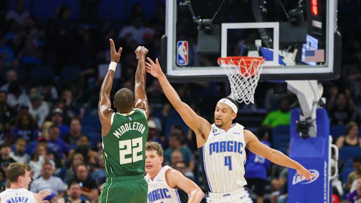 “Just doing a little bit of everything, he set a good tone for us early” -  Mike Budenholzer reacts on Khris Middleton’s solid game in return to a starting role