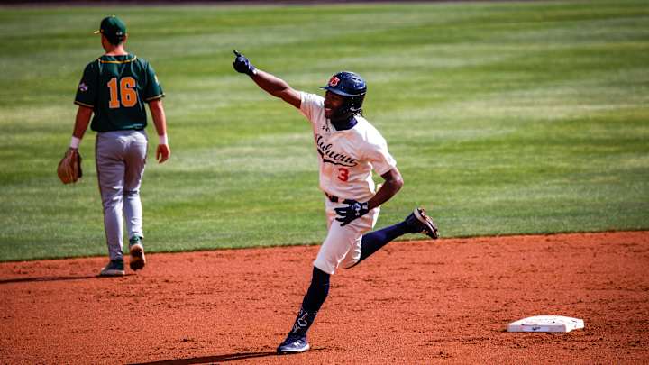 WATCH: Chris Stanfield steals home to give Auburn an early 1-0 lead