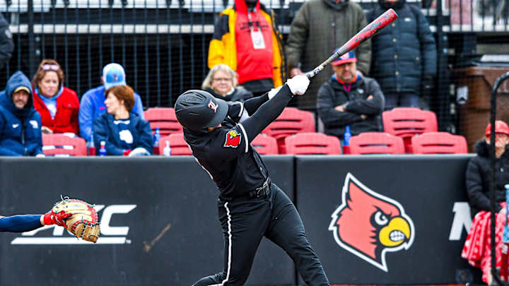 Louisville Blanks Kentucky to Snap Four-Game Losing Streak
