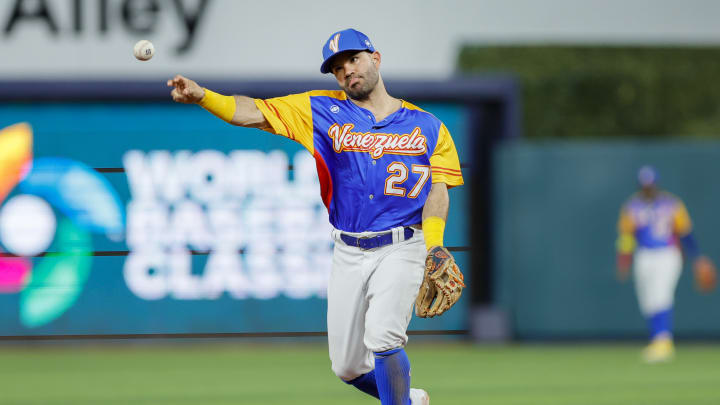 WATCH: Neris Nearly Hits Astros Teammate Altuve in Face With Pitch During WBC WATCH: Neris Nearly Hits Astros Teammate Altuve in Face With Pitch During WBC