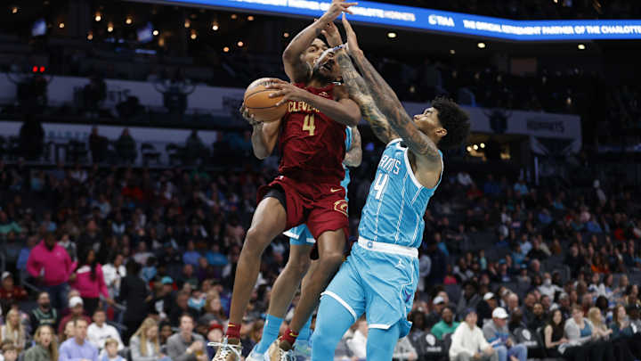 Hornets Let One Slip to Cleveland