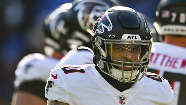 Falcons Re-Sign 'Selfless' FB Keith Smith, Fortifying Run Game Falcons Re-Sign 'Selfless' FB Keith Smith, Fortifying Run Game