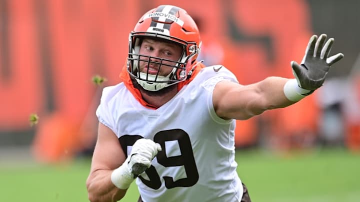 Former Browns DE Chase Winovich Expected to Sign With Texans