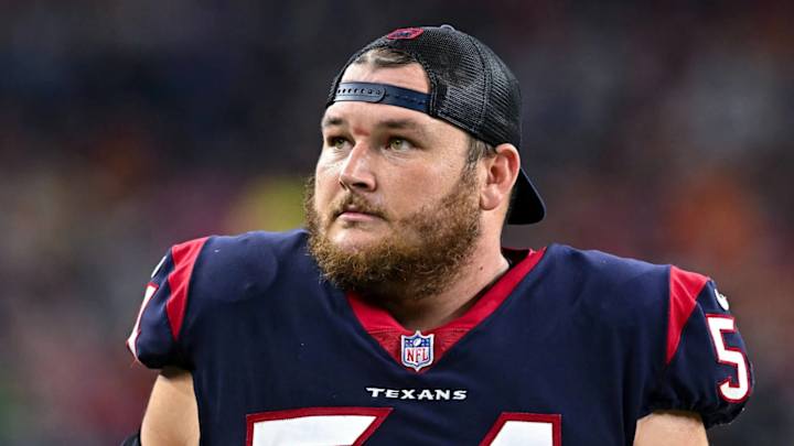 Brotherly Love: Scott Quessenberry Re-Signs With Texans