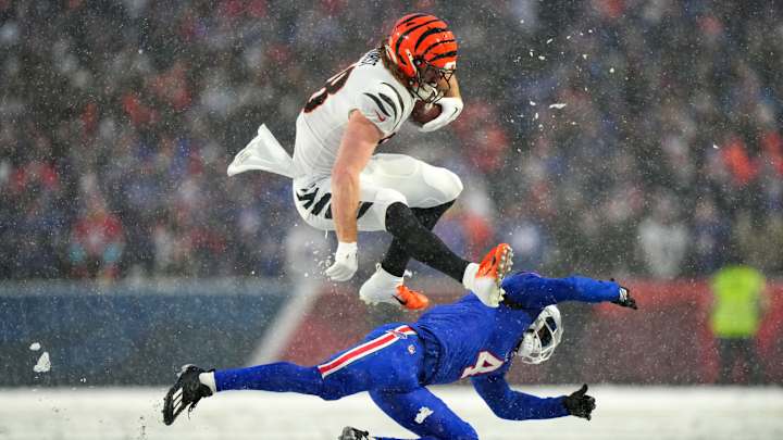 Panthers Set to Sign Former Bengals TE Hayden Hurst, per Report