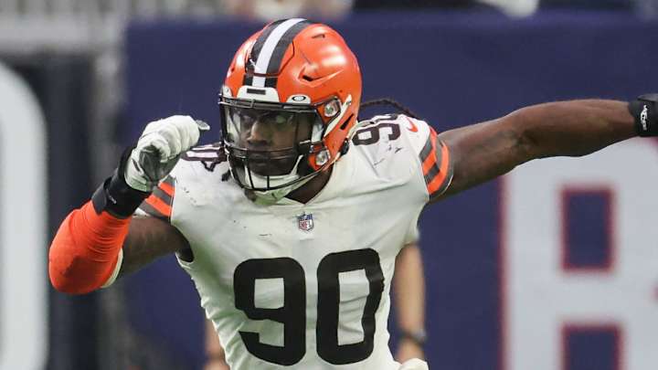 NFL World Baffled by Video of Ravens’ Jadeveon Clowney Running Routes