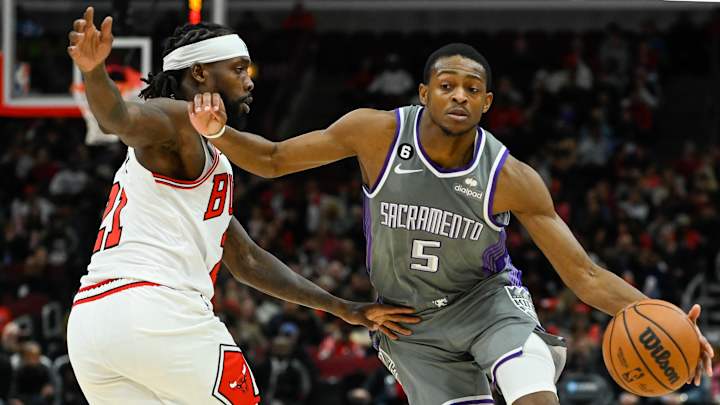 De'Aaron Fox hits game-winning trey to hand Chicago Bulls a heartbreaking loss