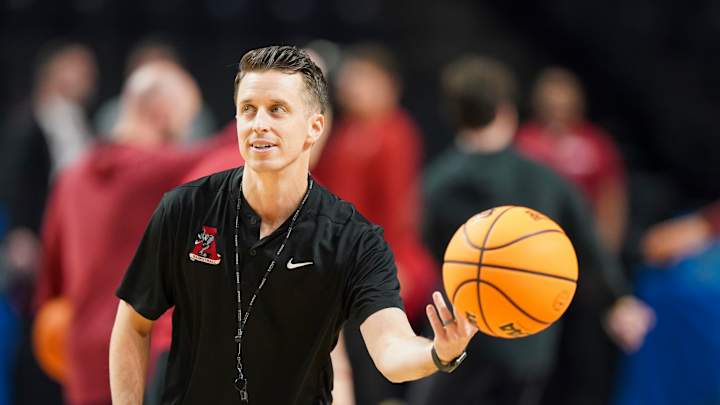 Alabama Players Grateful to Have Their 'Defensive Coordinator' for Rest of NCAA Tournament