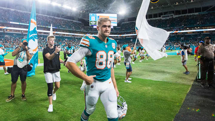 Report: Free Agent Tight End Mike Gesicki Signs With New England