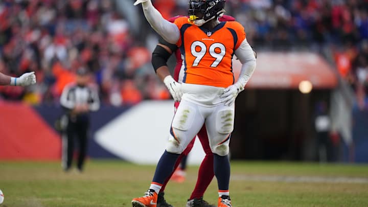 Former Broncos DL Starter Sounds Off on Twitter After Signing New Deal