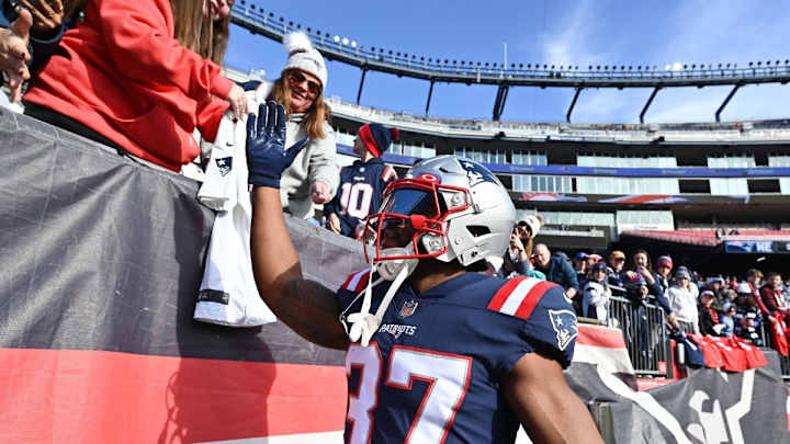 Chargers News: RB Damien Harris Could Be On LA’s Radar Chargers News: RB Damien Harris Could Be On LA’s Radar