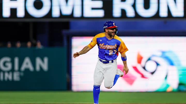 Houston Astros Altuve Has Broken Thumb, Will Miss Significant Time Houston Astros Altuve Has Broken Thumb, Will Miss Significant Time