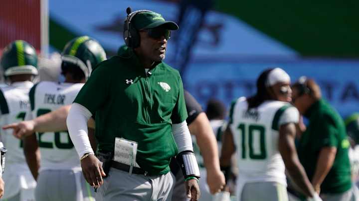 XFL Round-Up: Season hits halfway point as Reggie Northrup puts together another strong outing