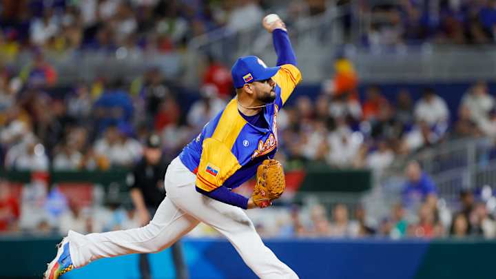 Pérez Returns to Texas Rangers Camp After World Baseball Classic