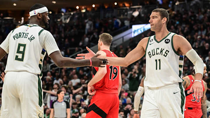 Brook Lopez erupts in fourth, powers the Milwaukee Bucks over the Toronto Raptors Brook Lopez erupts in fourth, powers the Milwaukee Bucks over the Toronto Raptors
