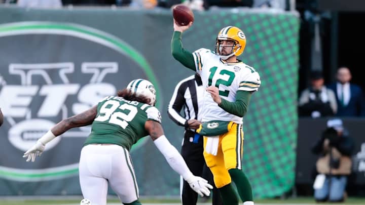 33rd Team’s NFL Executives Debate Packers-Jets Trade for Rodgers