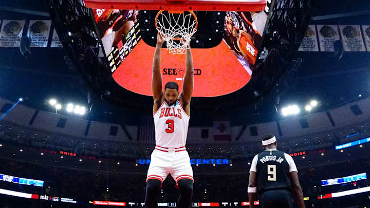 Lakers News: First Look At Tristan Thompson In Los Angeles Gear