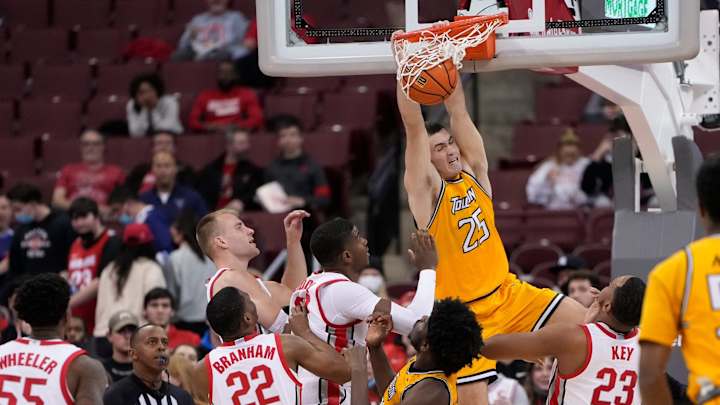 Report: UCLA Interested in Towson Transfer Nick Timberlake