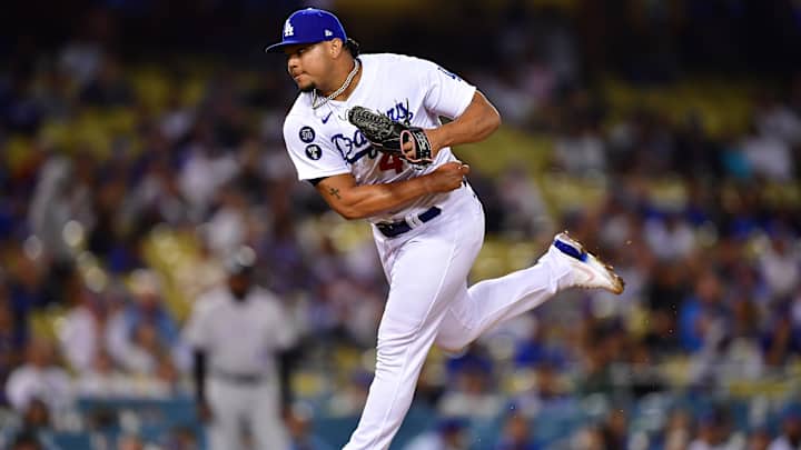 Dodgers News: Dave Roberts Challenges Brusdar Graterol to Find a Slower Pitch Dodgers News: Dave Roberts Challenges Brusdar Graterol to Find a Slower Pitch