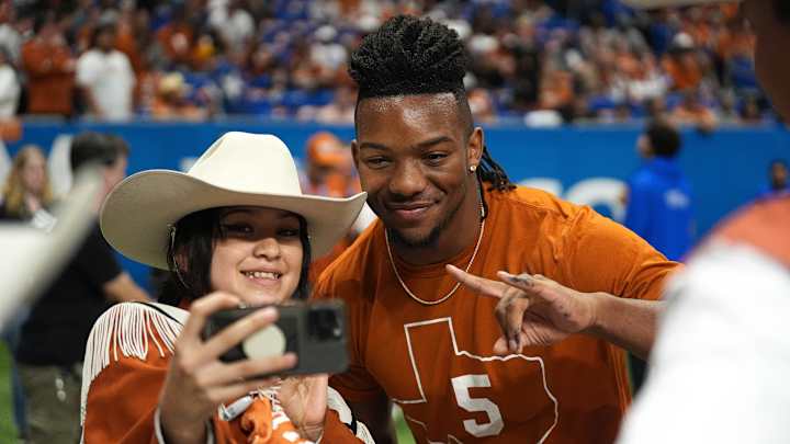 Top Chargers RB Draft Target Already Winning LA Fans Over Top Chargers RB Draft Target Already Winning LA Fans Over