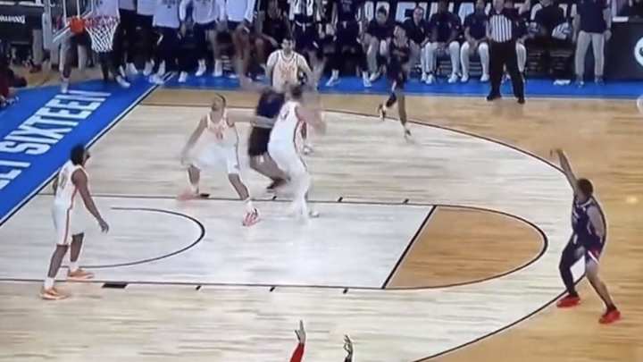 Duke Star Posts Clever Tweet After Seeing Tennessee Player Commit Flagrant Foul vs. FAU