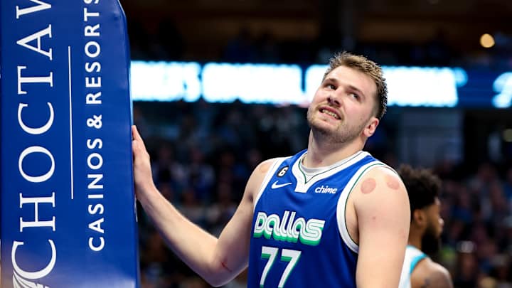 Dennis Smith Jr. Dagger: Luka Doncic, Kyrie Irving Can't Push Sinking Mavs Past Hornets