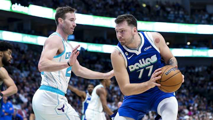 Hornets Stun Mavericks, 117-109