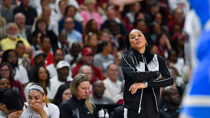 South Carolina’s Dawn Staley Praised for Classy Move During Win Over UCLA South Carolina’s Dawn Staley Praised for Classy Move During Win Over UCLA