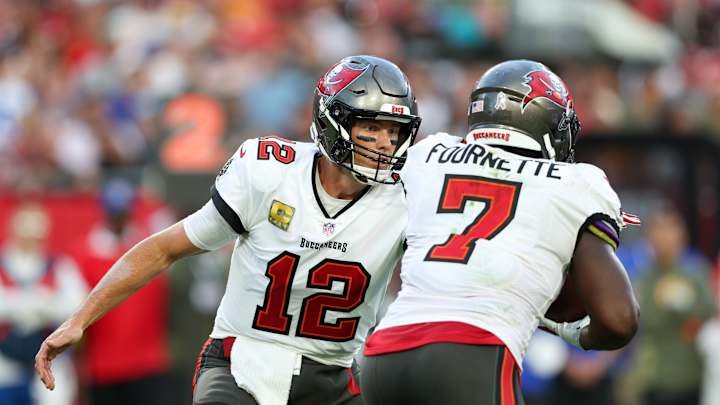 Former Bucs RB Leonard Fournette Among NFL Players Supporting TE Foster Moreau