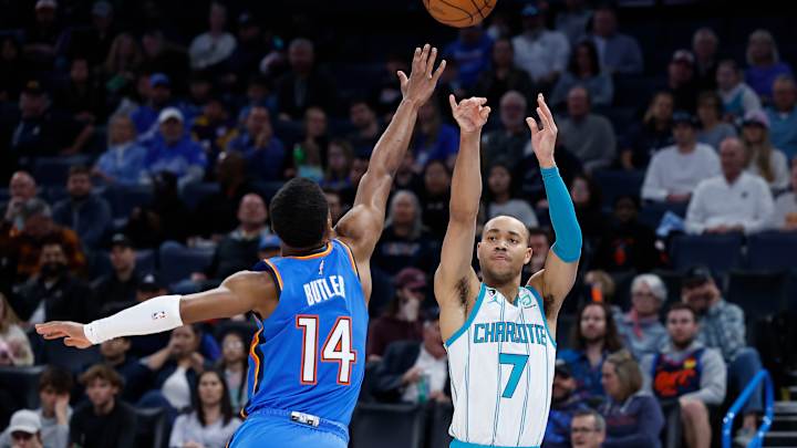Thunder Fall Short in Tightly Contested Game Against Hornets Thunder Fall Short in Tightly Contested Game Against Hornets