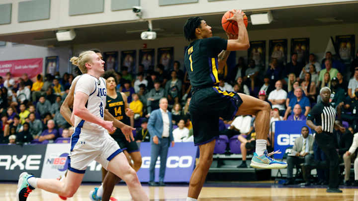 Kansas Basketball 2023 Recruiting Profiles: Chris Johnson