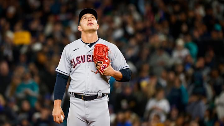 Mariners Fans Start Pitch-Clock Countdown vs. Guardians