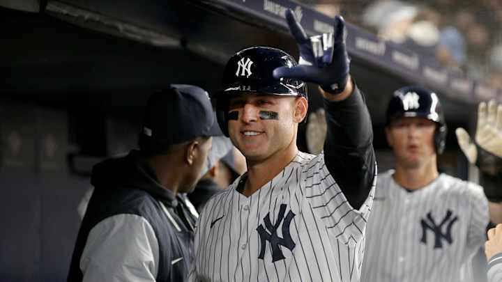 Yankees Ride Five-Run Fifth to Victory Over Phillies