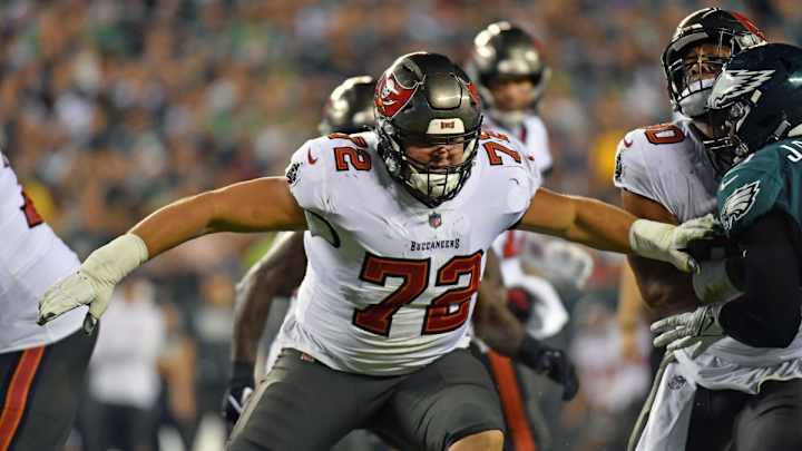 Jaguars Sign Ex-Buccaneers OT Josh Wells