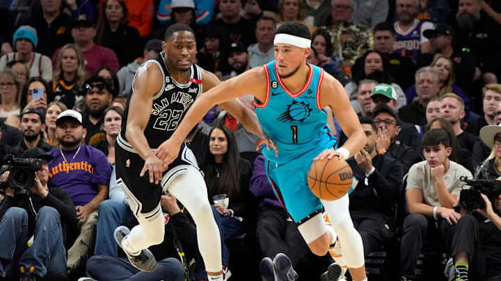 Suns Extend Winning Streak, Easily Handle Spurs