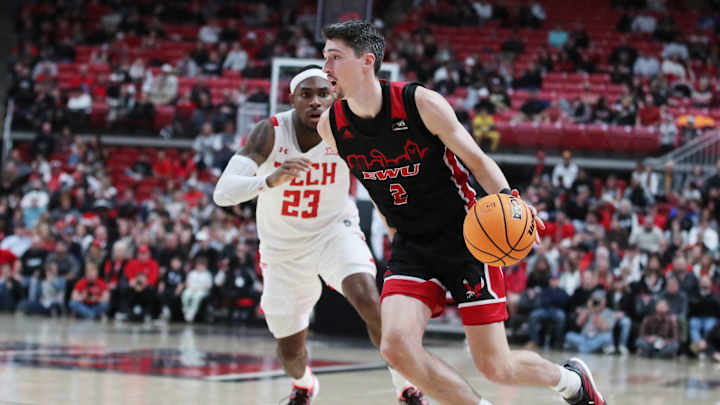 How transfer Steele Venters fits in with Gonzaga's fast-paced offense How transfer Steele Venters fits in with Gonzaga's fast-paced offense