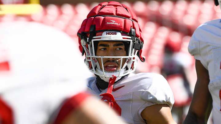 Razorbacks' Isaiah Sategna Knows No Clear No. 1 Receiver Now