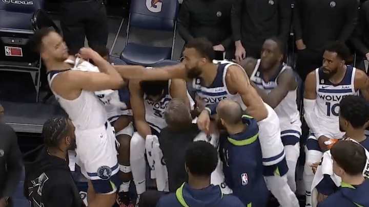 Watch: Rudy Gobert punches Kyle Anderson during Timberwolves timeout Watch: Rudy Gobert punches Kyle Anderson during Timberwolves timeout