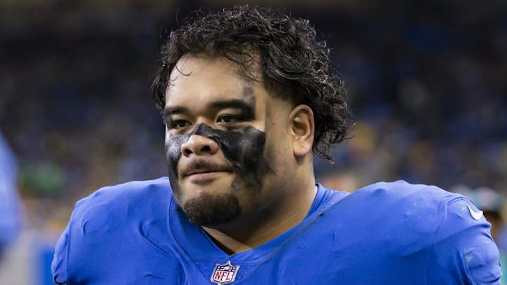 Panthers to Sign Defensive Lineman John Penisini