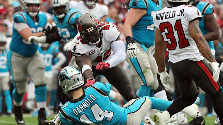 Pros and Cons of Lions Trading for LB Devin White